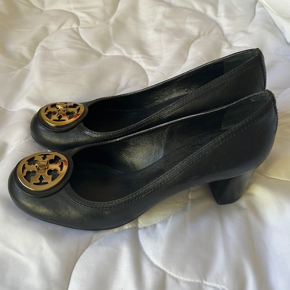 Black leather Tory Burch heels